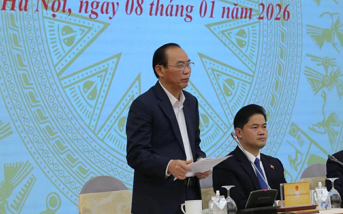 Thứ trưởng Bộ Nông nghiệp và Môi trường Phùng Đức Tiến trả lời các câu hỏi của các nhà báo.