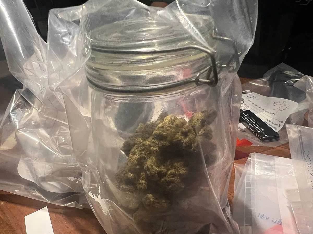 Tạm giữ h&igrave;nh sự chủ một nh&agrave; h&agrave;ng tại Đ&agrave; Nẵng v&igrave; chứa chấp sử dụng ma t&uacute;y - Ảnh 3.