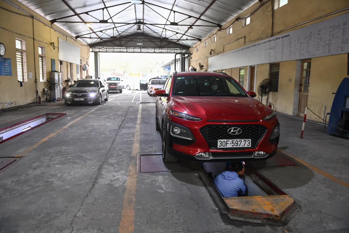 &Aacute;p dụng mức thu 50% gi&aacute; dịch vụ đối với &ocirc; t&ocirc; kiểm định lại ngay trong ng&agrave;y - Ảnh 1.