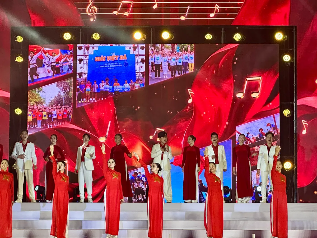 TP Hồ Ch&iacute; Minh kỷ niệm 76 năm Ng&agrave;y truyền thống học sinh, sinh vi&ecirc;n - Ảnh 10.