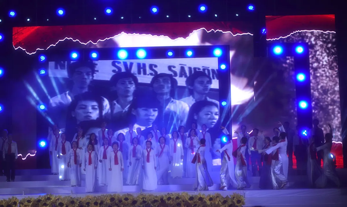 TP Hồ Ch&iacute; Minh kỷ niệm 76 năm Ng&agrave;y truyền thống học sinh, sinh vi&ecirc;n - Ảnh 2.