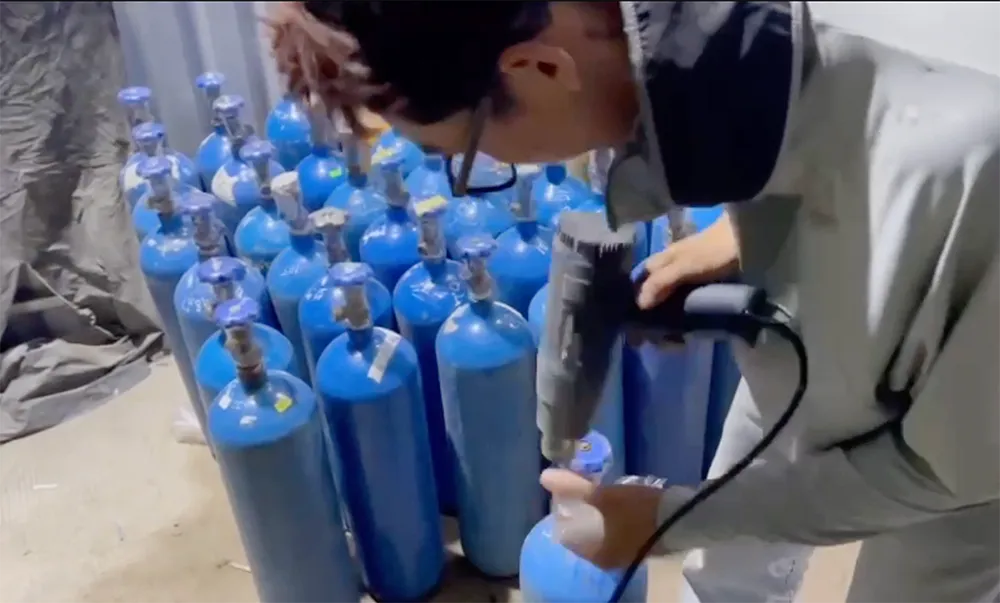 &ldquo;&Ocirc;ng tr&ugrave;m&rdquo; 9X cầm đầu đường d&acirc;y bu&ocirc;n b&aacute;n h&agrave;ng cấm, thu lợi gần 106 tỷ đồng- Ảnh 2.