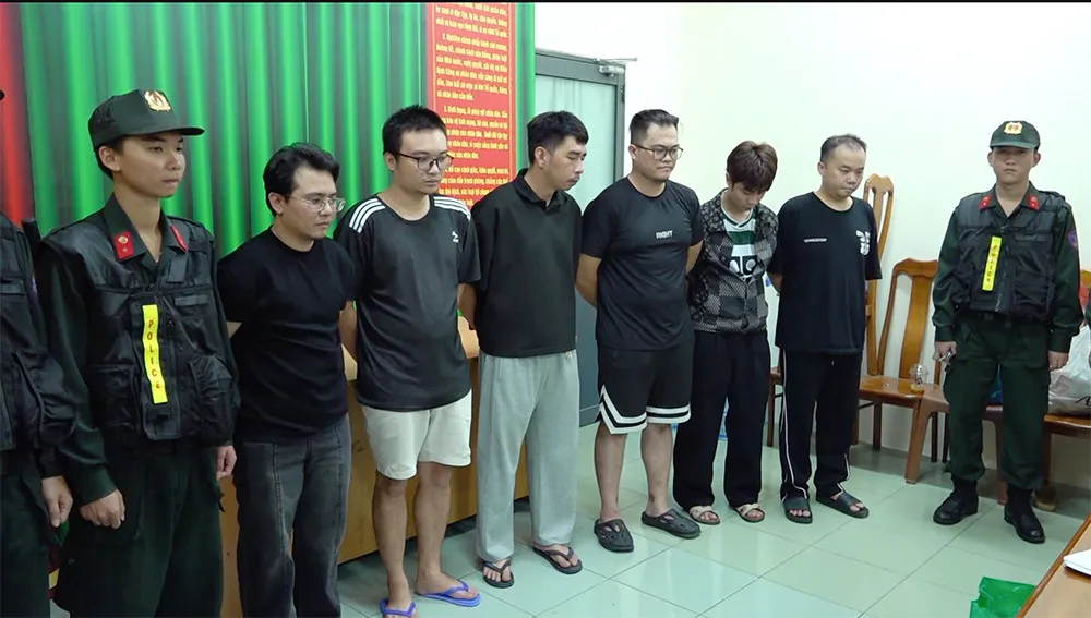 &ldquo;&Ocirc;ng tr&ugrave;m&rdquo; 9X cầm đầu đường d&acirc;y bu&ocirc;n b&aacute;n h&agrave;ng cấm, thu lợi gần 106 tỷ đồng- Ảnh 1.