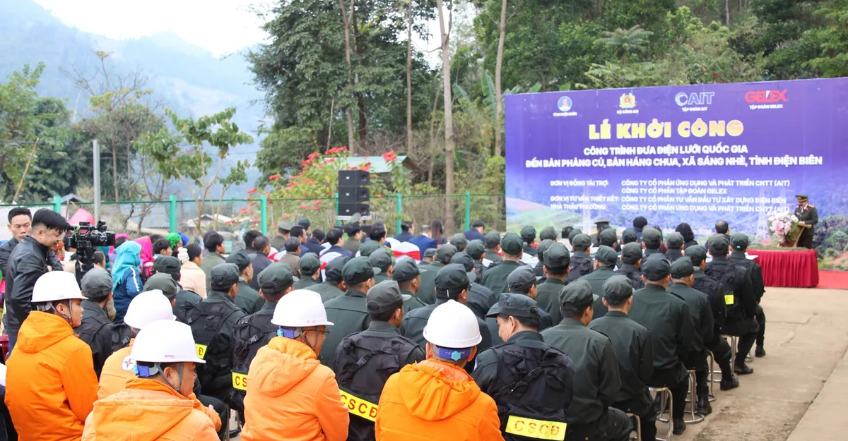 Bộ Công an khởi công công trình đưa điện lưới quốc gia về bản vùng cao tỉnh Điện Biên - Ảnh 1.