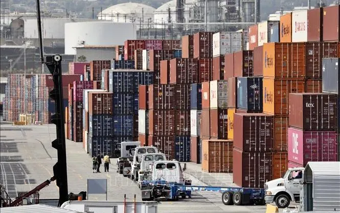 Cảng hàng hóa Los Angeles, bang California, Mỹ. Ảnh: THX/TTXVN