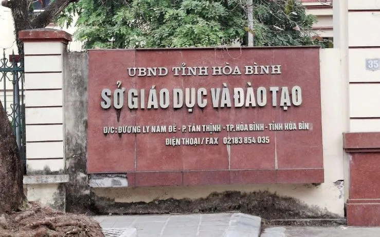 Một số trụ sở đơn vị, tổ chức tại khu vực tỉnh H&ograve;a B&igrave;nh (cũ) "qu&ecirc;n" bỏ biển t&ecirc;n sau s&aacute;p nhập- Ảnh 8.