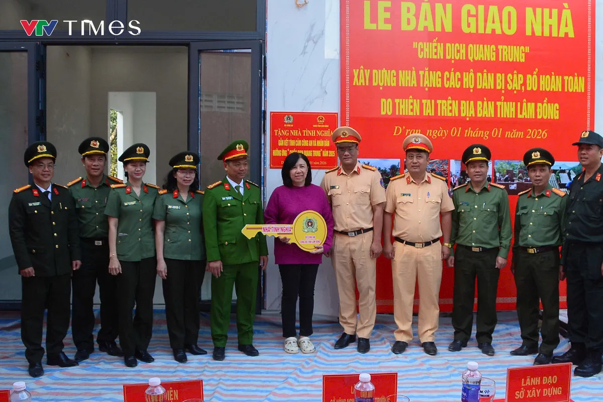 L&acirc;m Đồng: Nhiều hộ d&acirc;n v&ugrave;ng lũ đ&atilde; c&oacute; nh&agrave; mới nhờ "Chiến dịch Quang Trung"- Ảnh 4.