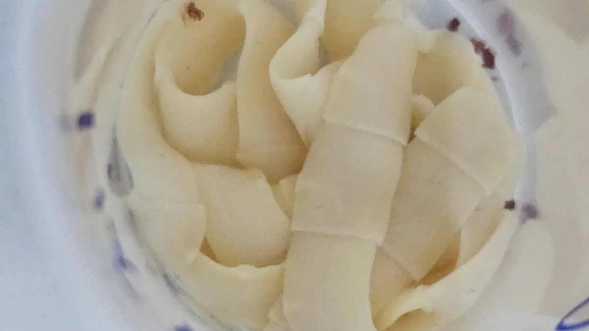 S&aacute;n d&acirc;y d&agrave;i gần 1 m&eacute;t k&yacute; sinh trong đại tr&agrave;ng người đ&agrave;n &ocirc;ng th&iacute;ch ăn đồ t&aacute;i - Ảnh 1.