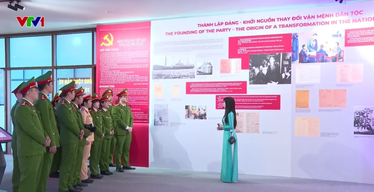 Hơn 200 tài liệu, hiện vật quý được trưng bày tại Triển lãm “Đảng Cộng sản Việt Nam – Từ Đại hội đến Đại hội”- Ảnh 1. Hơn 200 tài liệu, hiện vật quý được trưng bày tại Triển lãm “Đảng Cộng sản Việt Nam – Từ Đại hội đến Đại hội”- Ảnh 1.