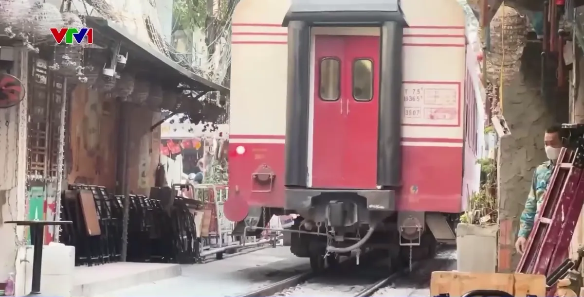 Ý kiến trái chiều quanh đề xuất dừng tàu khách qua nội đô Hà Nội - Ảnh 3.