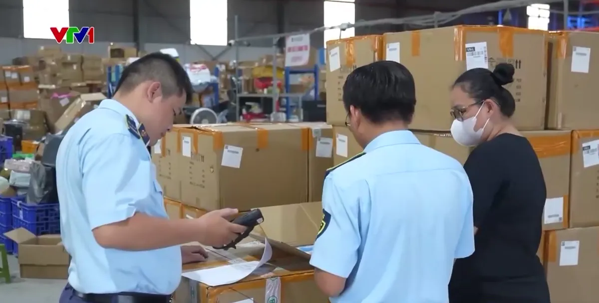 Thách thức hàng lậu cận Tết - Ảnh 3.