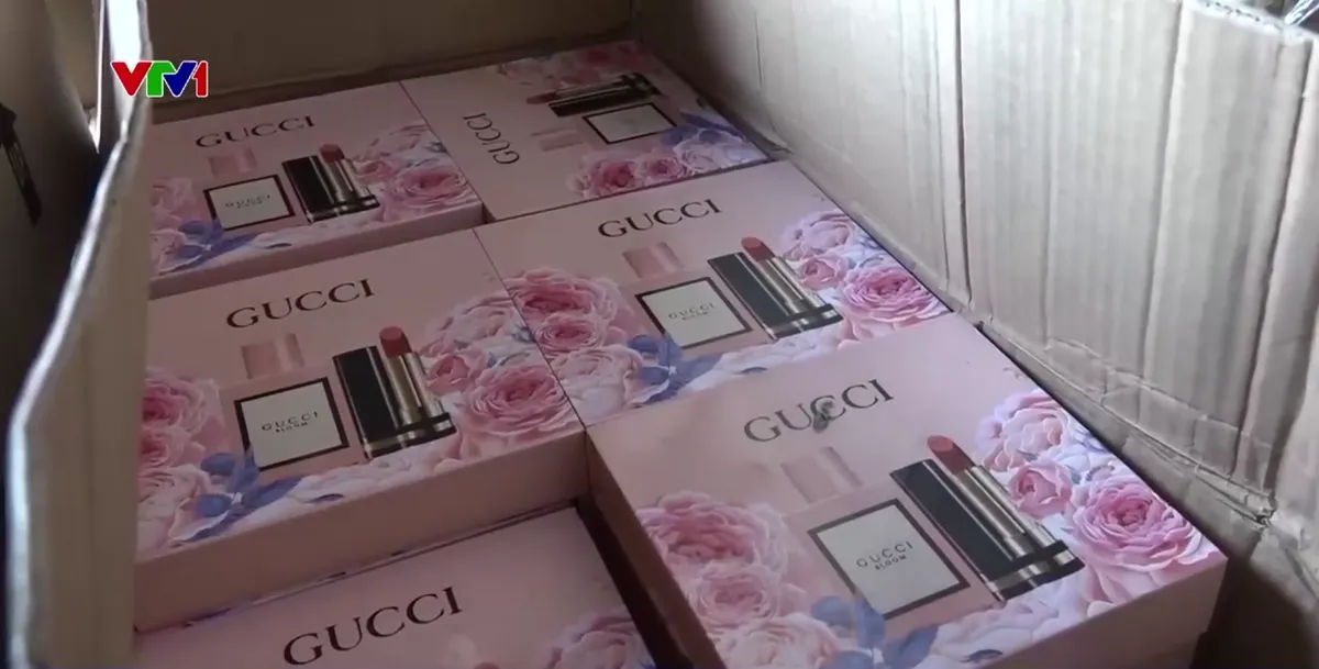 Thách thức hàng lậu cận Tết - Ảnh 2.