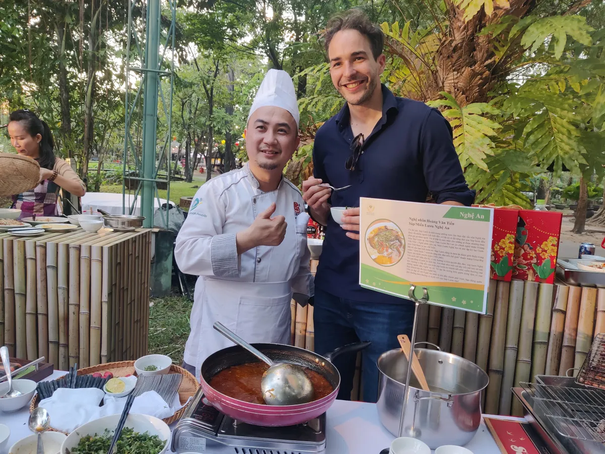 B&iacute; mật gia truyền của người thợ lươn xứ Nghệ: Khi h&agrave;nh tăm v&agrave; nghệ tươi viết n&ecirc;n bản sắc- Ảnh 2.