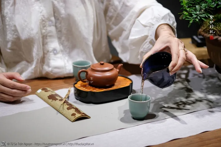 Nghệ thuật tr&agrave; Việt: Sự tinh tế ẩn m&igrave;nh trong ch&eacute;n nước xanh trong- Ảnh 1.