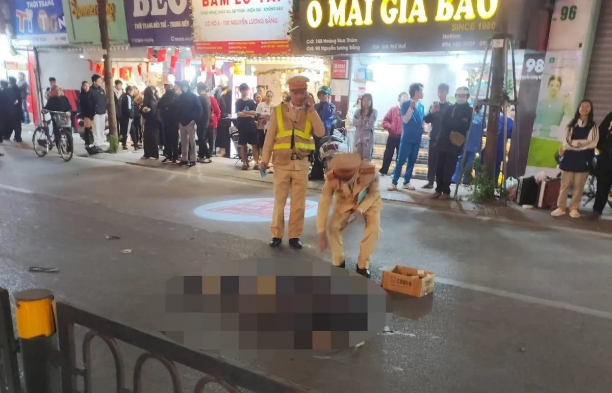 Ô tô tông xe máy trên đường Nguyễn Lương Bằng khiến một người tử vong - Ảnh 1.