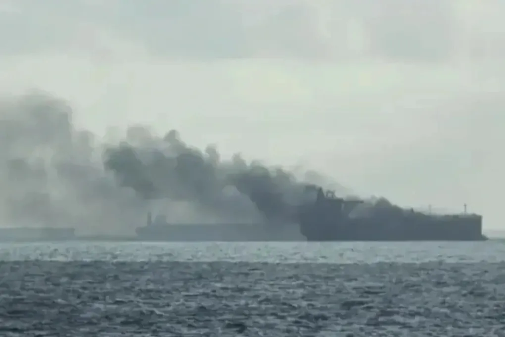 T&agrave;u chở dầu tr&ecirc;n đường đến Nga bị tập k&iacute;ch tr&ecirc;n Biển Đen- Ảnh 1.