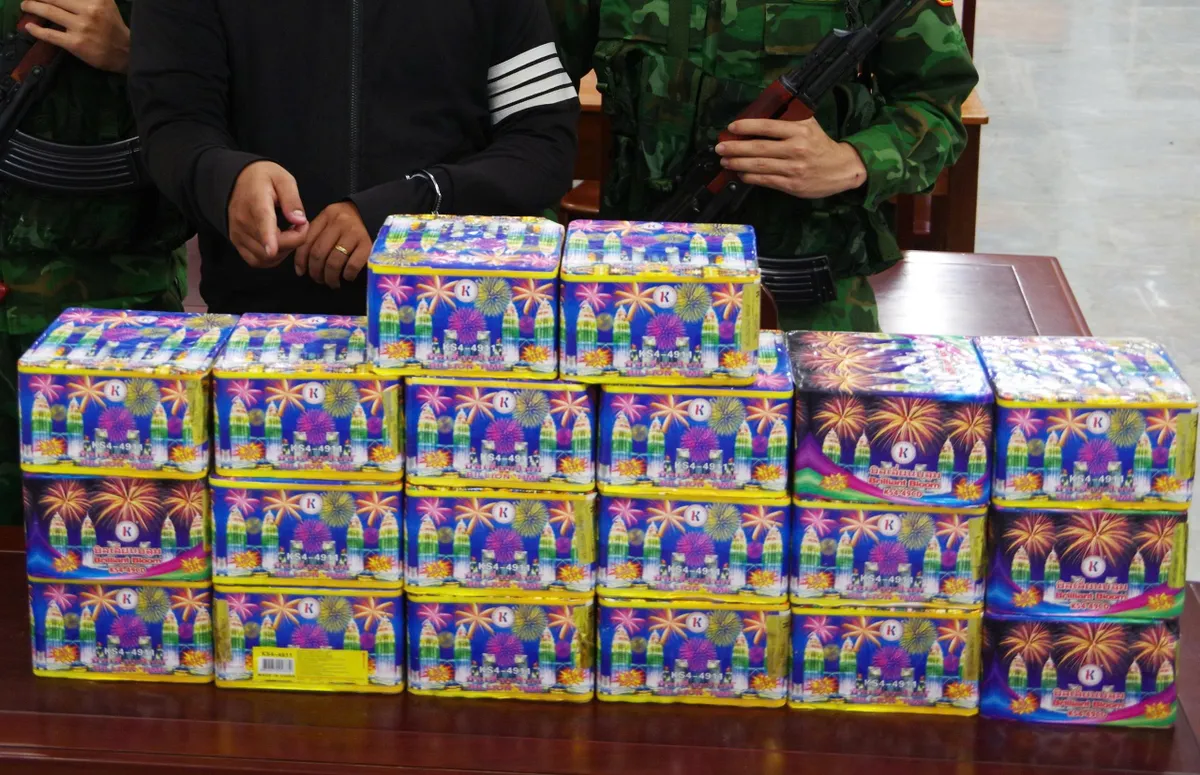 Kh&aacute;nh H&ograve;a: Ph&aacute; chuy&ecirc;n &aacute;n KH1225, bắt đối tượng chở 35kg ph&aacute;o "lậu" tại bến xe- Ảnh 1.