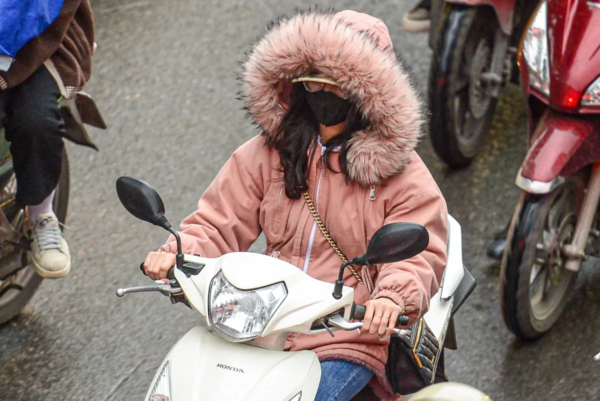 Thời tiết ng&agrave;y 9/1: Miền Bắc r&eacute;t đậm, TP Hồ Ch&iacute; Minh s&aacute;ng sớm v&agrave; đ&ecirc;m trời lạnh; biển động mạnh- Ảnh 1.