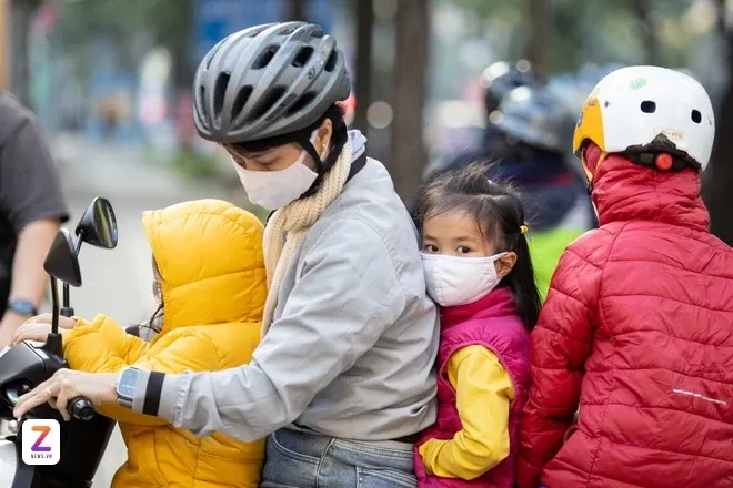 Nhiều trường học H&agrave; Nội l&ugrave;i giờ v&agrave;o lớp v&igrave; r&eacute;t đậm, r&eacute;t hại- Ảnh 1.