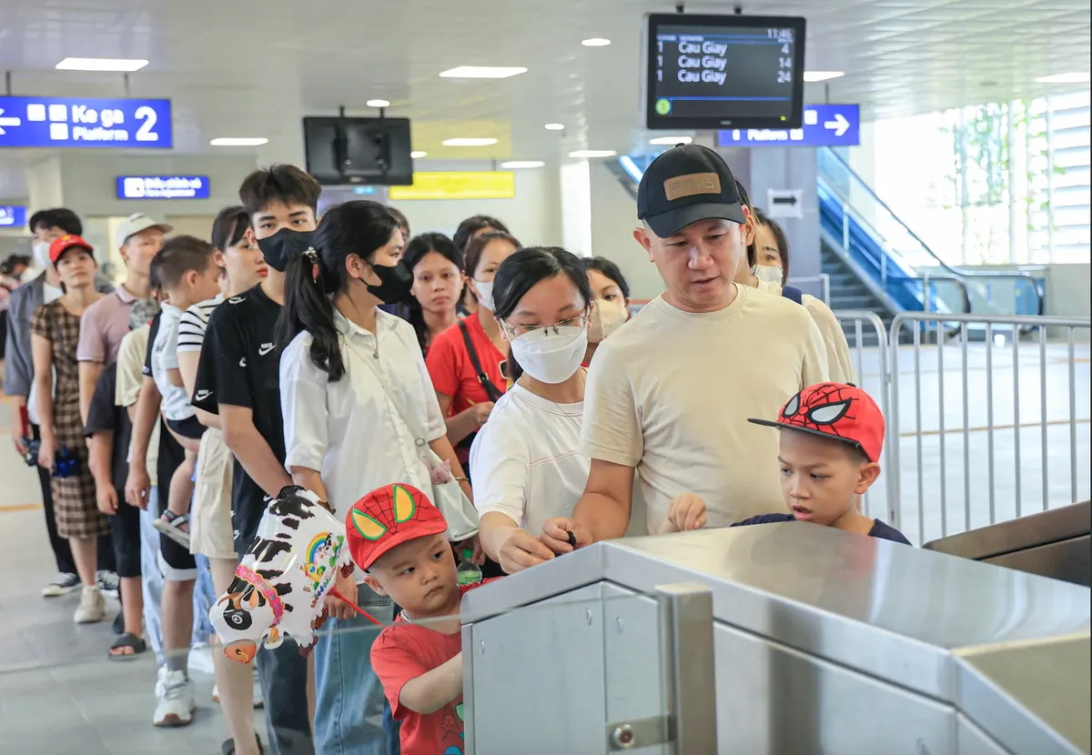 Metro H&agrave; Nội c&aacute;n mốc hơn 20 triệu lượt h&agrave;nh kh&aacute;ch trong năm 2025 - Ảnh 1.