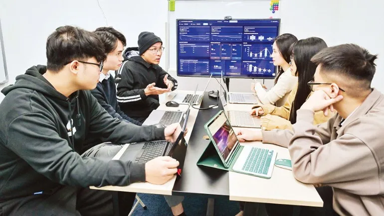 Tự chủ, hội nhập trong kỷ nguy&ecirc;n số v&agrave; kh&aacute;t vọng Việt Nam h&ugrave;ng cường, thịnh vượng- Ảnh 2.