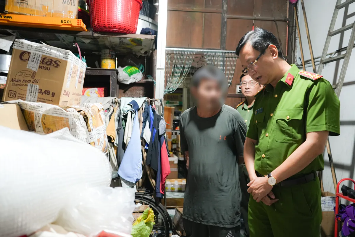 Hơn 1.200 chai nước hoa giả nh&atilde;n hiệu nổi tiếng bị ph&aacute;t hiện ở Cần Thơ - Ảnh 4.