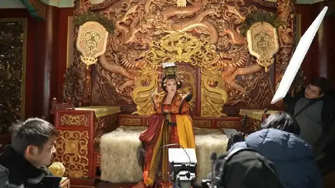 Lưu Hiểu Kh&aacute;nh đ&oacute;ng vai V&otilde; Tắc Thi&ecirc;n lần thứ 5 - Ảnh 1.