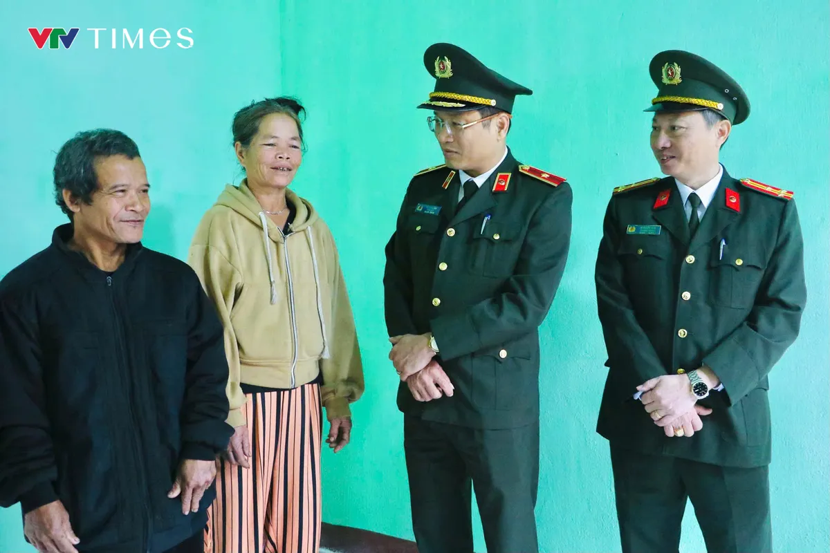 Quảng Ng&atilde;i: Niềm vui v&ocirc; bờ khi nhận nh&agrave; mới trong 'Chiến dịch Quang Trung' - Ảnh 1.