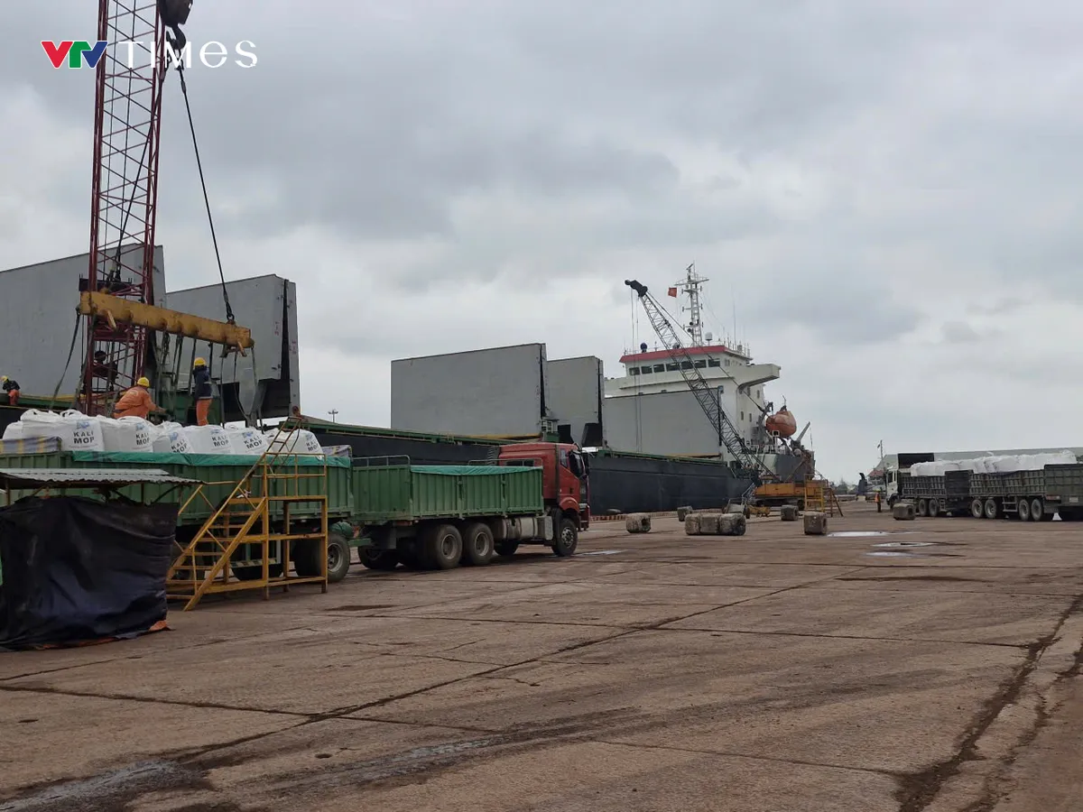 H&agrave; Tĩnh: Cảng quốc tế L&agrave;o - Việt quyết t&acirc;m bứt ph&aacute; ngay từ những ng&agrave;y đầu năm - Ảnh 4.