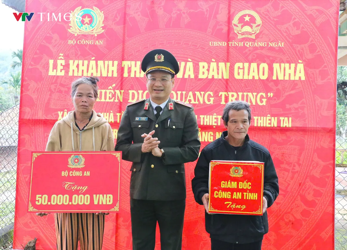 Quảng Ng&atilde;i: Niềm vui v&ocirc; bờ khi nhận nh&agrave; mới trong 'Chiến dịch Quang Trung' - Ảnh 3.