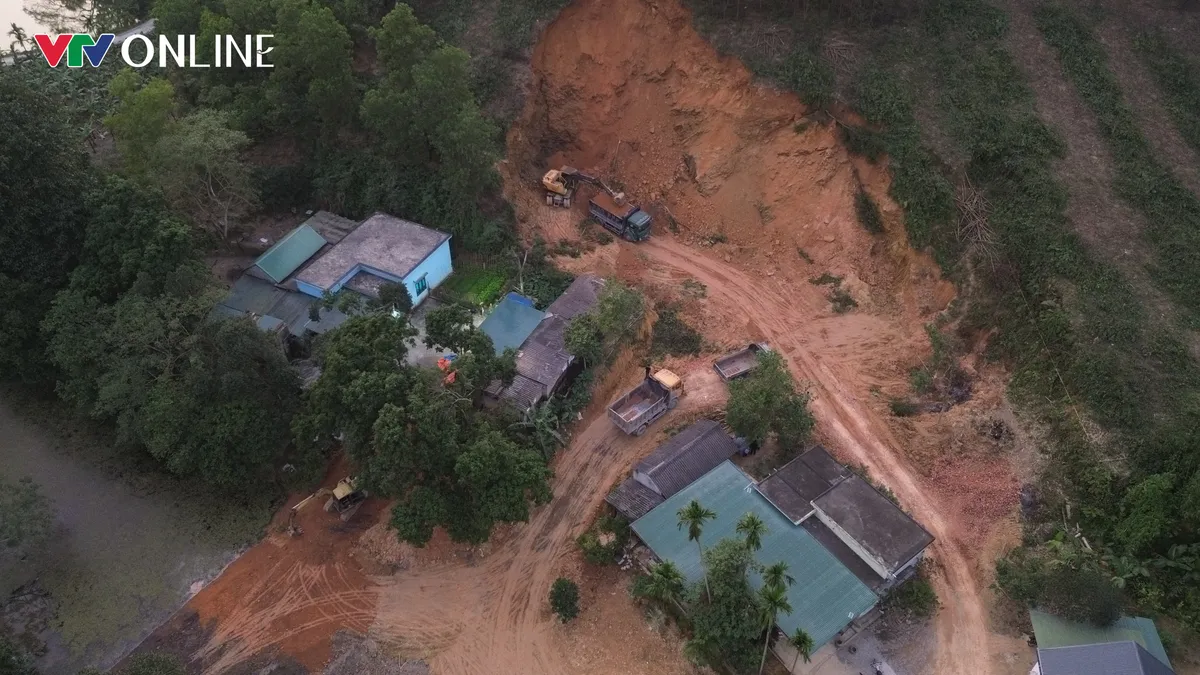 Ph&uacute; Thọ: Những quả đồi bị đ&agrave;o xới v&agrave; dấu hiệu khai th&aacute;c đất k&eacute;o d&agrave;i - Ảnh 1.