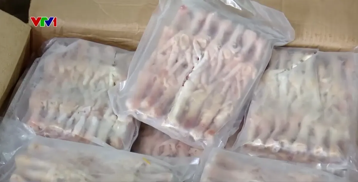 Năm 2025 giảm 10% số vụ bu&ocirc;n lậu, gian lận thương mại v&agrave; h&agrave;ng giả- Ảnh 4.