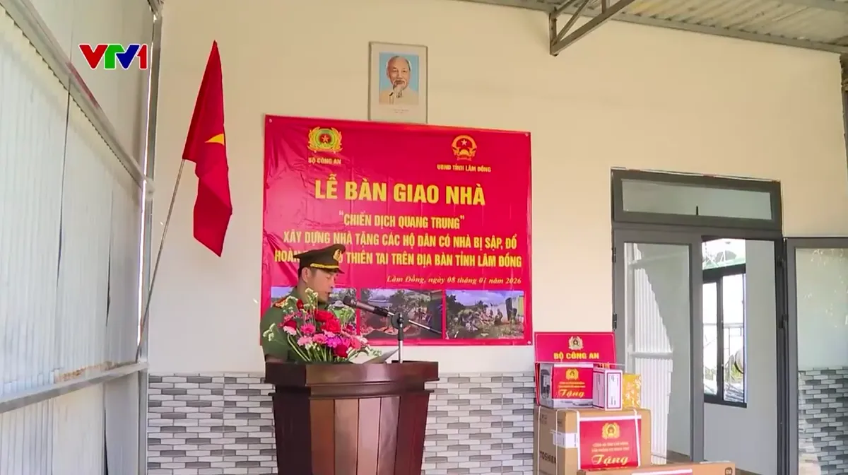 Chiến dịch Quang Trung về đ&iacute;ch thần tốc: H&agrave;ng ngh&igrave;n m&aacute;i nh&agrave; mới cho người d&acirc;n v&ugrave;ng lũ - Ảnh 1.