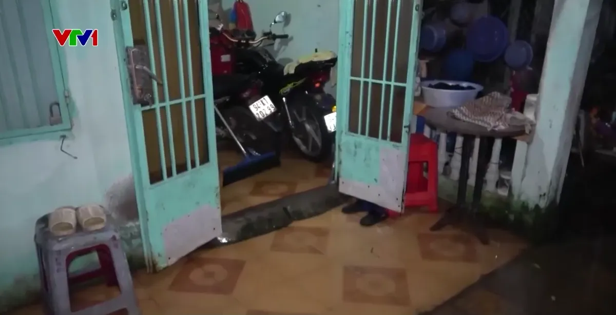 Triều cường d&acirc;ng cao trong đ&ecirc;m, nhiều khu d&acirc;n cư ở C&agrave; Mau bị ngập- Ảnh 1.