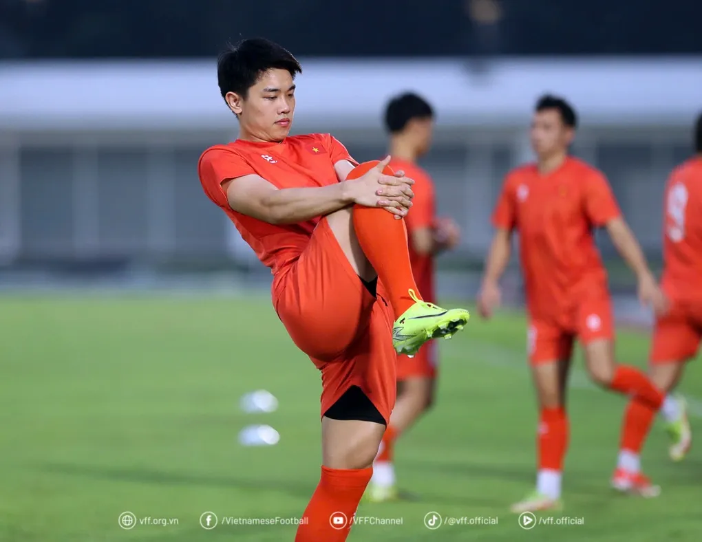 U23 Việt Nam bất ngờ phải nhường s&acirc;n tập cho Barcelona- Ảnh 1.