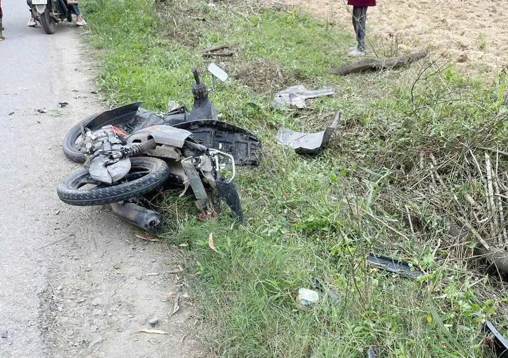 Nam thanh ni&ecirc;n lao &ocirc; t&ocirc; v&agrave;o đối phương v&igrave; m&acirc;u thuẫn, 3 người thương vong- Ảnh 2.