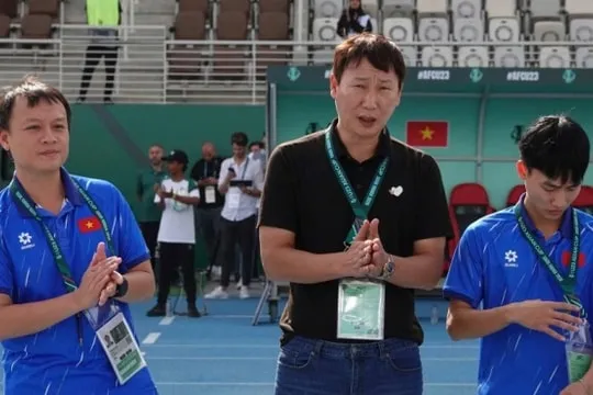 Phương &aacute;n phong tỏa "ng&ograve;i nổ" Musab Al-Juwayr của HLV Kim Sang-sik- Ảnh 1.