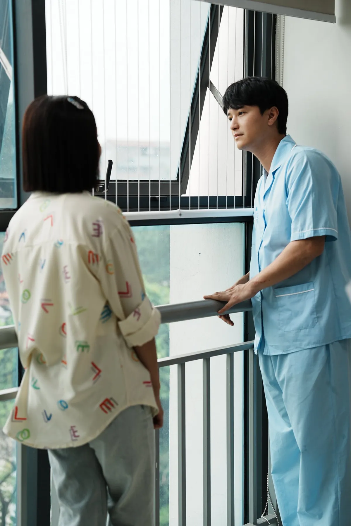 C&aacute;ch em 1 milimet: B&aacute;ch - T&uacute; ngọt ng&agrave;o ở hậu trường- Ảnh 3.