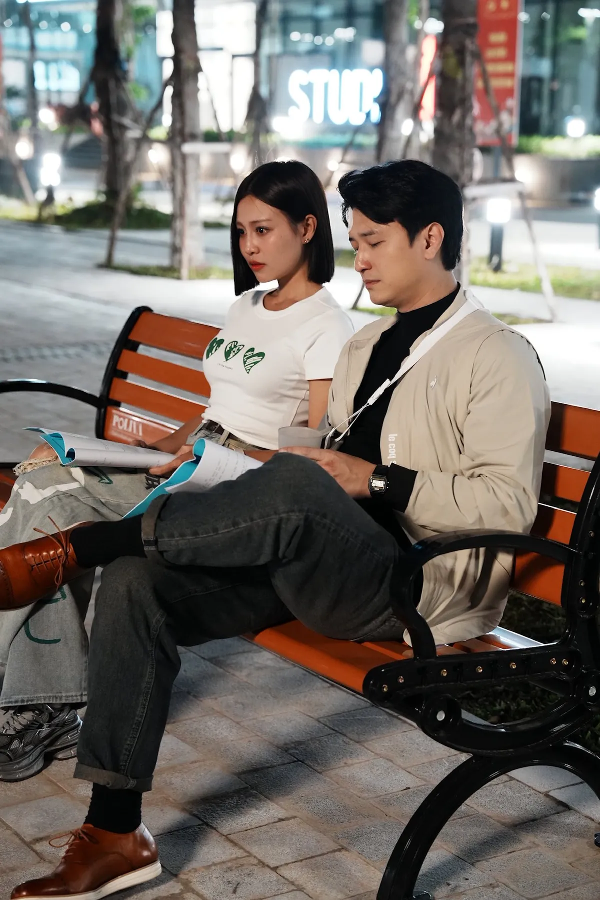 C&aacute;ch em 1 milimet: B&aacute;ch - T&uacute; ngọt ng&agrave;o ở hậu trường- Ảnh 8.