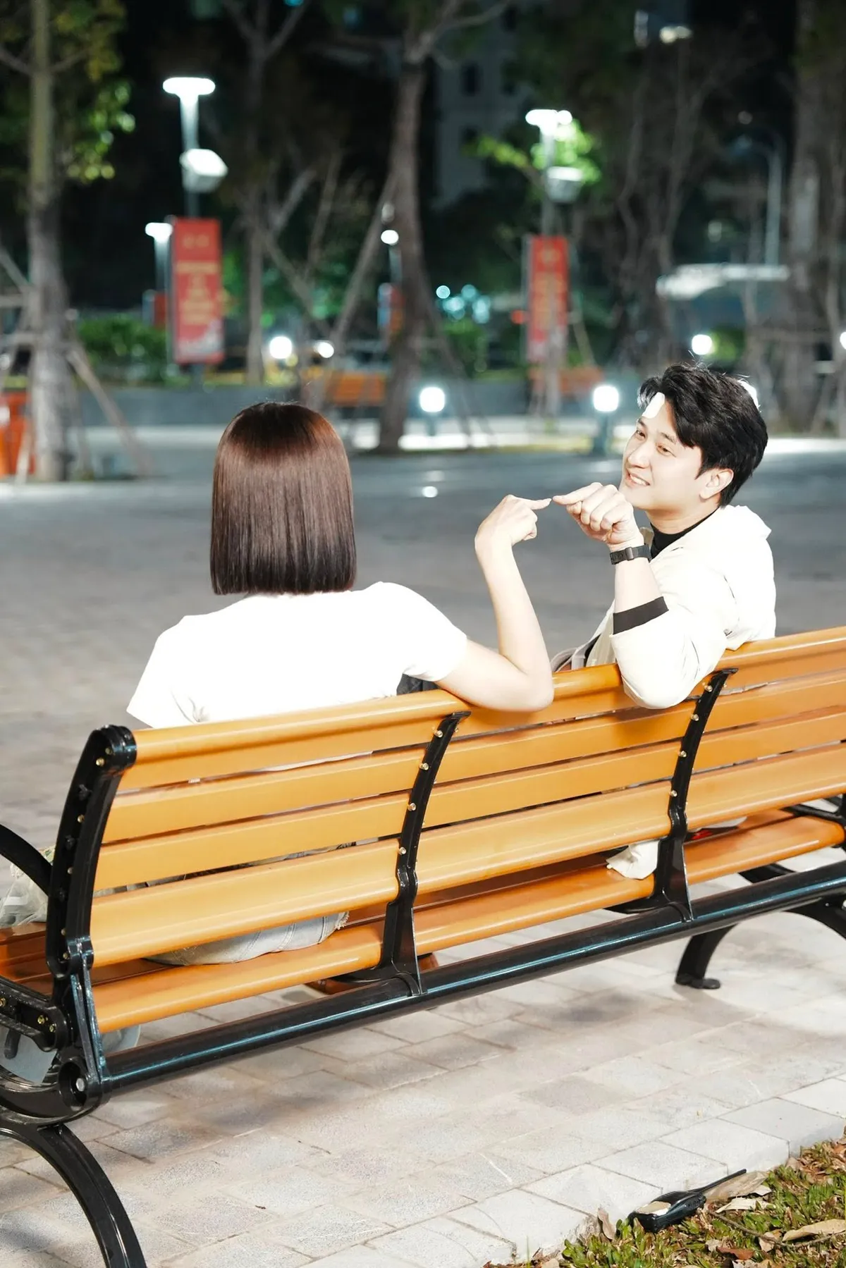 C&aacute;ch em 1 milimet: B&aacute;ch - T&uacute; ngọt ng&agrave;o ở hậu trường- Ảnh 4.