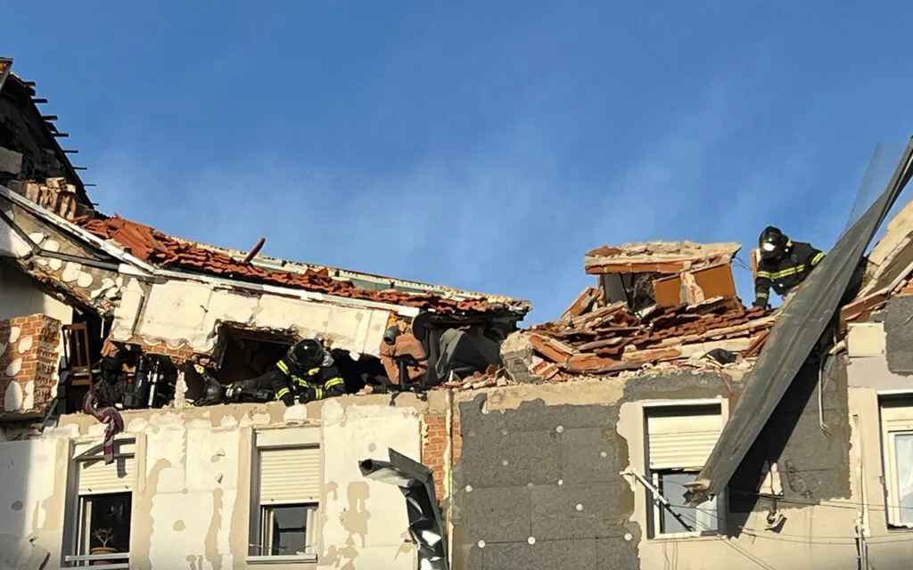 Nổ lớn tại khu dân cư thành phố Madrid, ít nhất 3 người thiệt mạng - Ảnh 1.