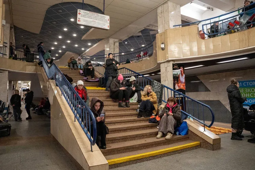 Nga phóng tên lửa siêu vượt âm Oreshnik tấn công Ukraine gần biên giới NATO - Ảnh 4.