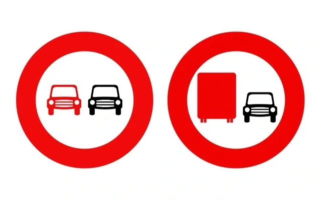 Biển b&aacute;o &ldquo;cấm vượt xe&rdquo; c&oacute; nhiều loại: Hiểu đ&uacute;ng để tr&aacute;nh vi phạm- Ảnh 1.