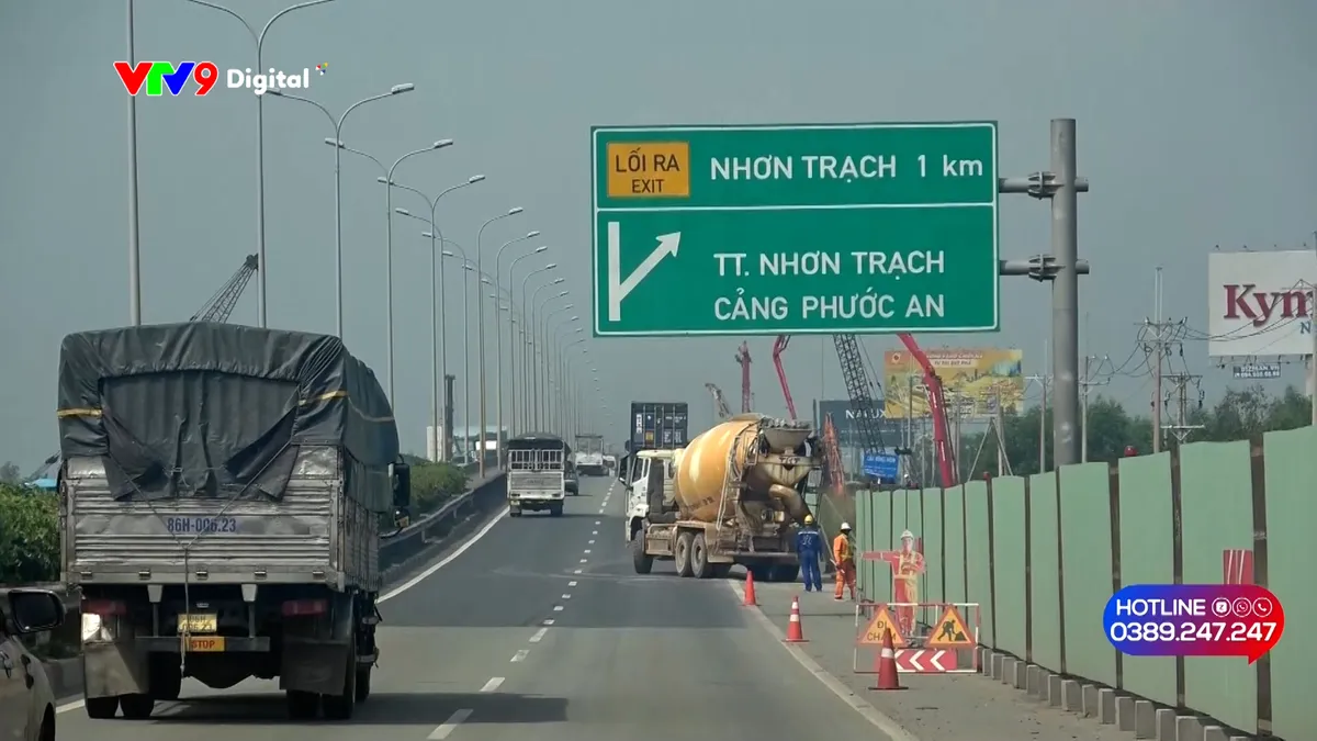 pnhn-1001-3 vị trí cảnh báo khá gần vị trí đặt biển.jpg