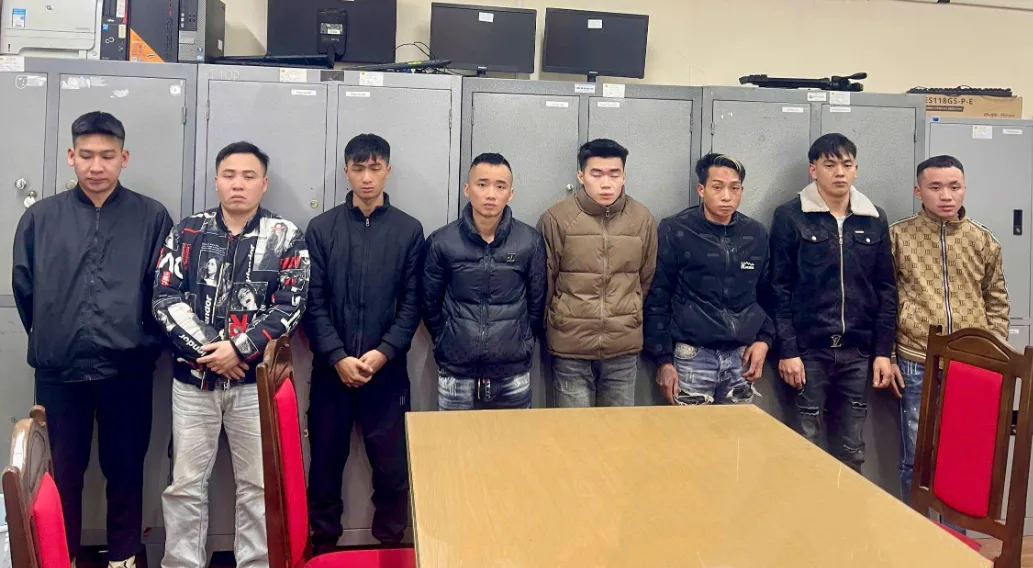 Đường d&acirc;y mua b&aacute;n người dưới 16 tuổi n&uacute;p b&oacute;ng karaoke, massage - Ảnh 1.