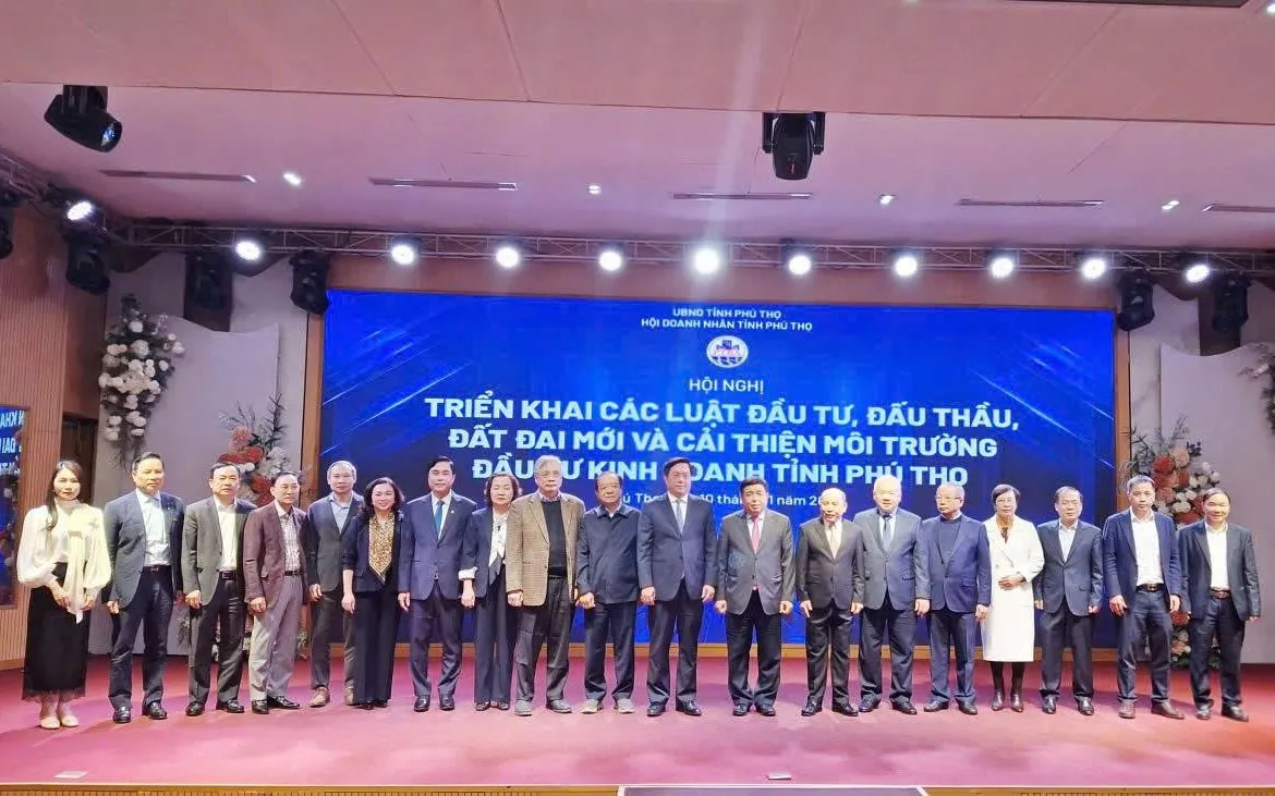 Phó Thủ tướng Chính phủ Nguyễn Chí Dũng cùng các đại biểu đến dự Hội nghị