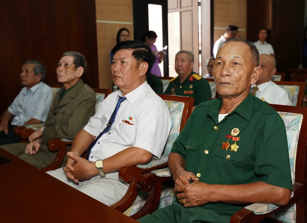 Tặng quà Tết cho người có công hoàn thành trước 31/1, đảm bảo đúng đối tượng- Ảnh 1. Tặng quà Tết cho người có công hoàn thành trước 31/1, đảm bảo đúng đối tượng- Ảnh 1.