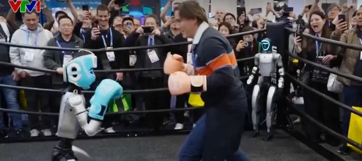 Robot h&igrave;nh người &ldquo;l&ecirc;n v&otilde; đ&agrave;i&rdquo; tại CES 2026  - Ảnh 1.