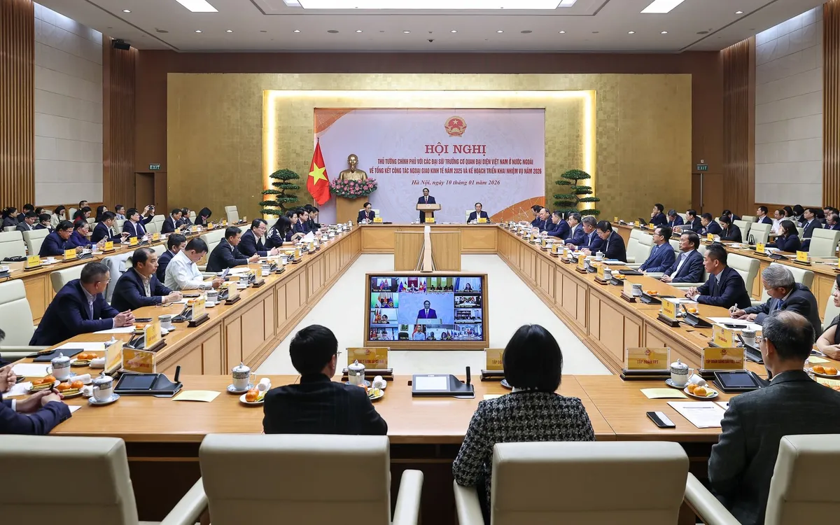 Toàn cảnh hội nghị trực tuyến với các đại sứ, trưởng cơ quan đại diện Việt Nam ở nước ngoài về tổng kết ngoại giao kinh tế năm 2025 và triển khai nhiệm vụ 2026