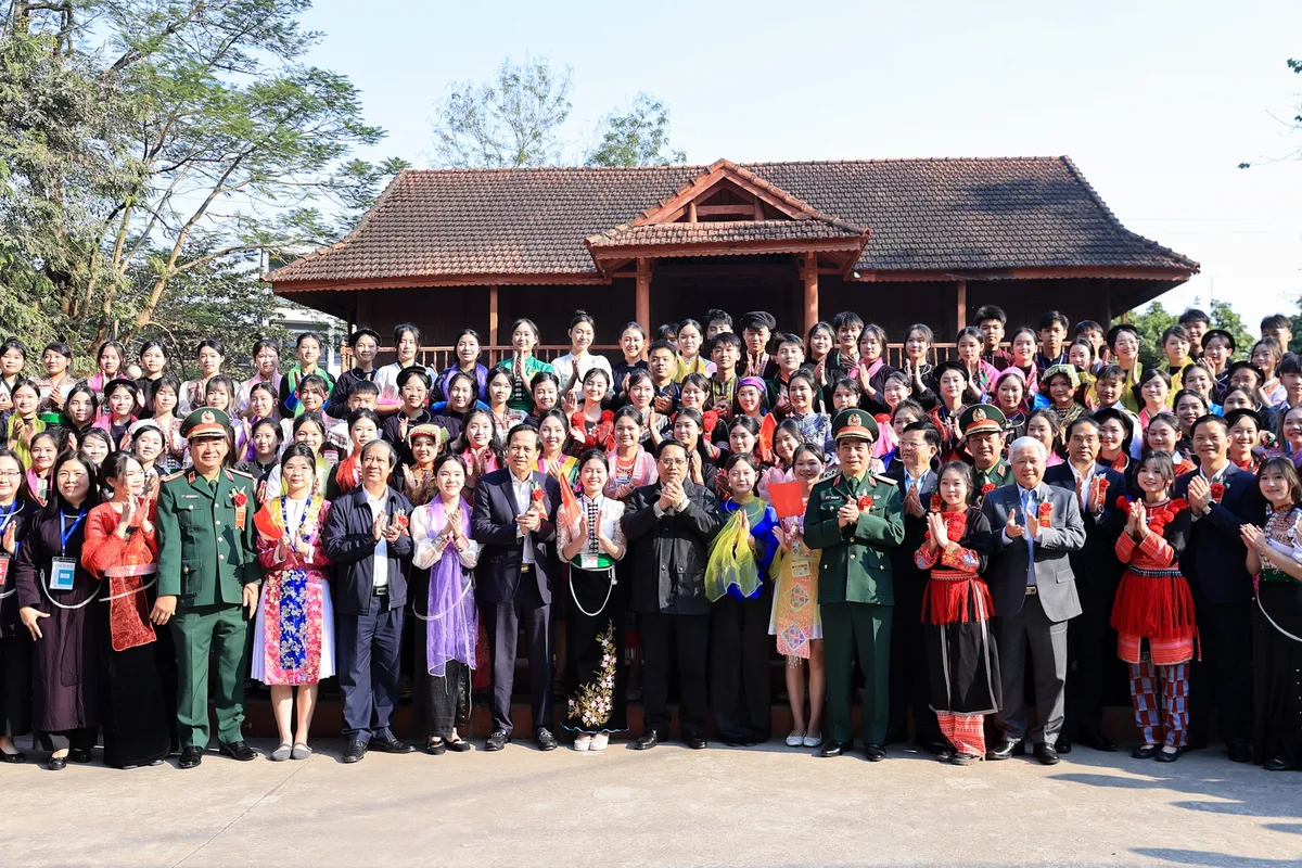 Thủ tướng dự khởi công 3 ngôi trường của “tình dân tộc, nghĩa đồng bào”- Ảnh 15. Thủ tướng dự khởi công 3 ngôi trường của “tình dân tộc, nghĩa đồng bào”- Ảnh 15.